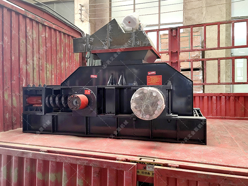 中型彈簧式對輥破碎機設備發往浙江
