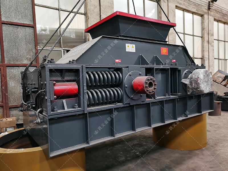 大型半自動液壓對輥制砂機發(fā)貨 發(fā)往廣西