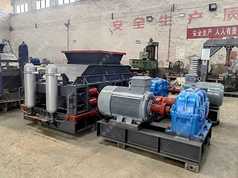 2PG1000x700中型液壓對輥破碎機發貨 發往新疆