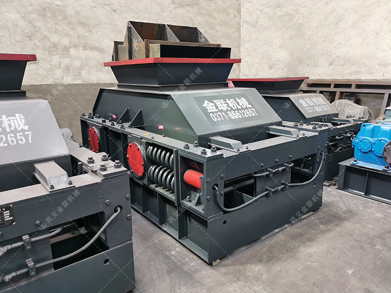 中型對輥破碎制砂機設備發往安徽