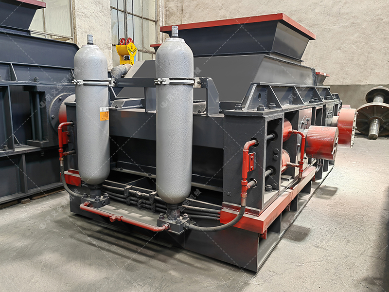 1200x800液壓直連式對輥制砂機(jī)發(fā)往河北邯鄲