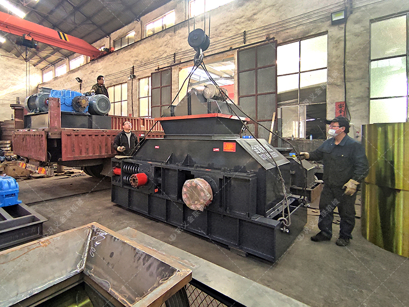 2PG1200X800大型全自動(dòng)對輥制砂機(jī)發(fā)往四川成都