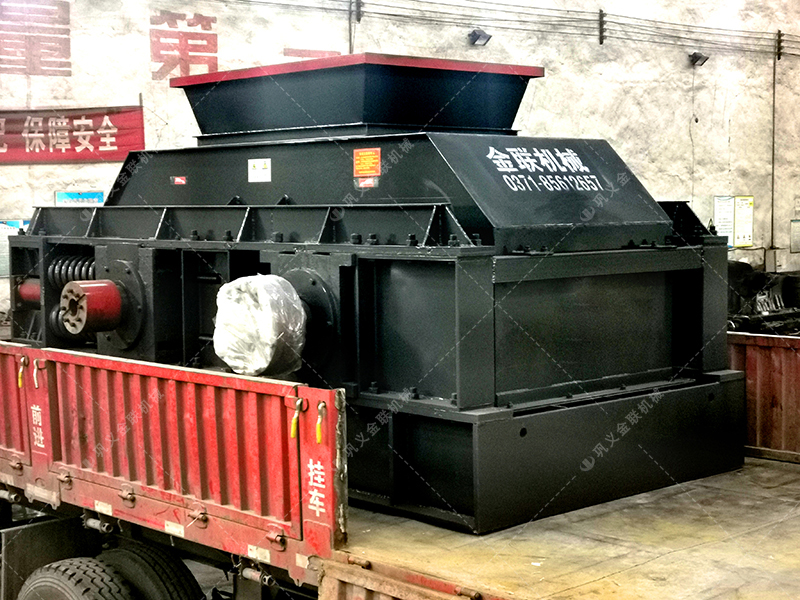 單臺大型對輥式制砂機設備發貨圖片