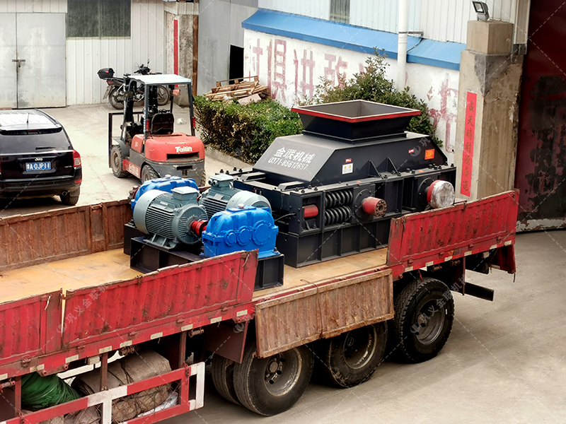 花崗巖制成沙子用對輥制沙機還是沖擊制砂機，哪個好用？