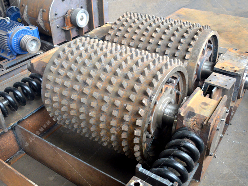 雙齒輥破碎機如何調間隙？