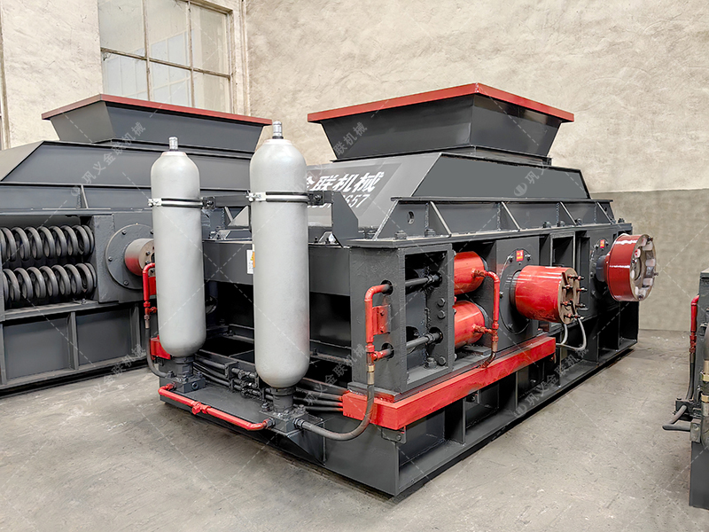 在挑選白云石對輥破碎機生產(chǎn)廠家時，該考慮哪些因素呢？