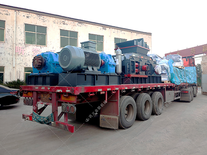 在挑選白云石對輥破碎機生產(chǎn)廠家時，該考慮哪些因素呢？